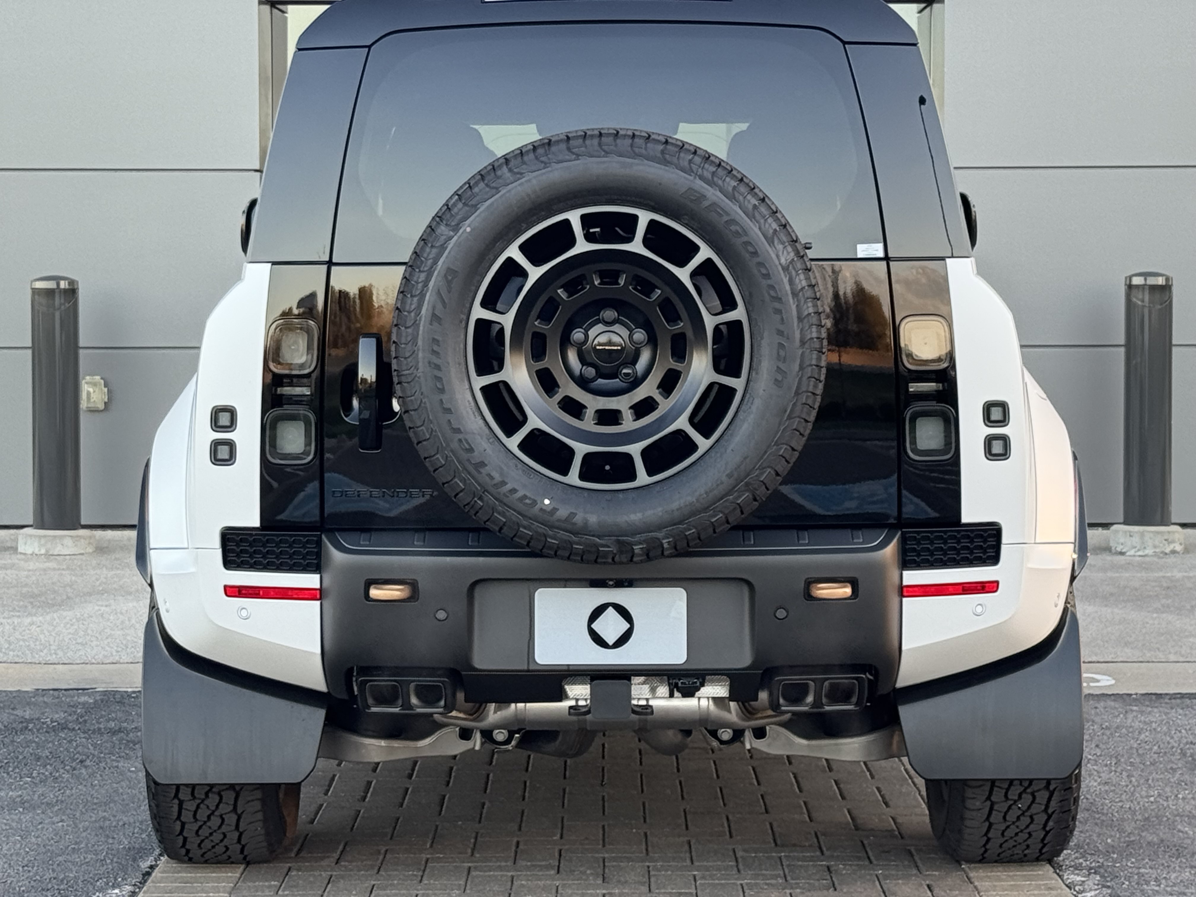 New 2026 Land Rover Defender 110 OCTA AWD/4WD image 7