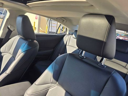 Used 2024 Lexus ES 300h w/ Premium Package image 23
