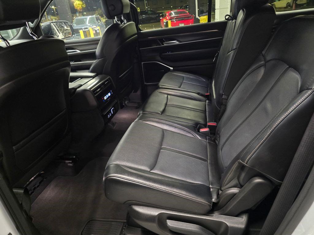 Used 2024 Jeep Wagoneer Series II w/ Flexible Seating Group AWD/4WD image 32