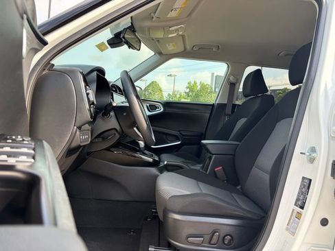 Used 2023 Kia Soul S FWD image 9