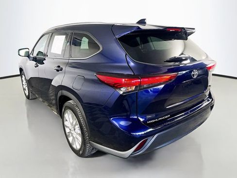 Used 2021 Toyota Highlander Limited FWD image 6