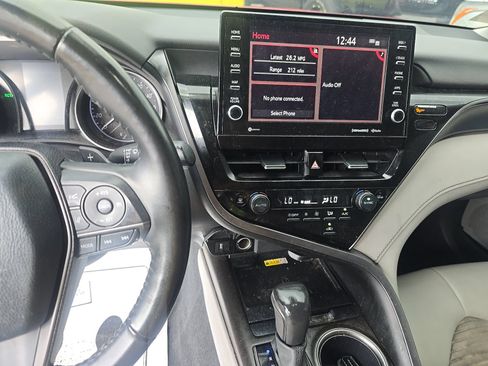 Used 2023 Toyota Camry SE w/ Cold Weather Package FWD image 10