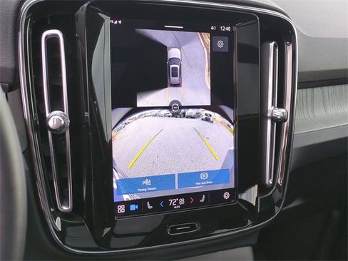 Used 2025 Volvo XC40 B5 Plus image 12