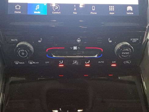 Certified 2023 Jeep Grand Cherokee Limited w/ Black Appearance Package image 23