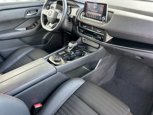 Used 2025 Nissan Rogue SV AWD/4WD image 15