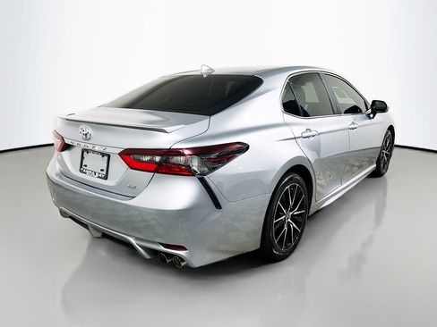 Used 2024 Toyota Camry SE image 4