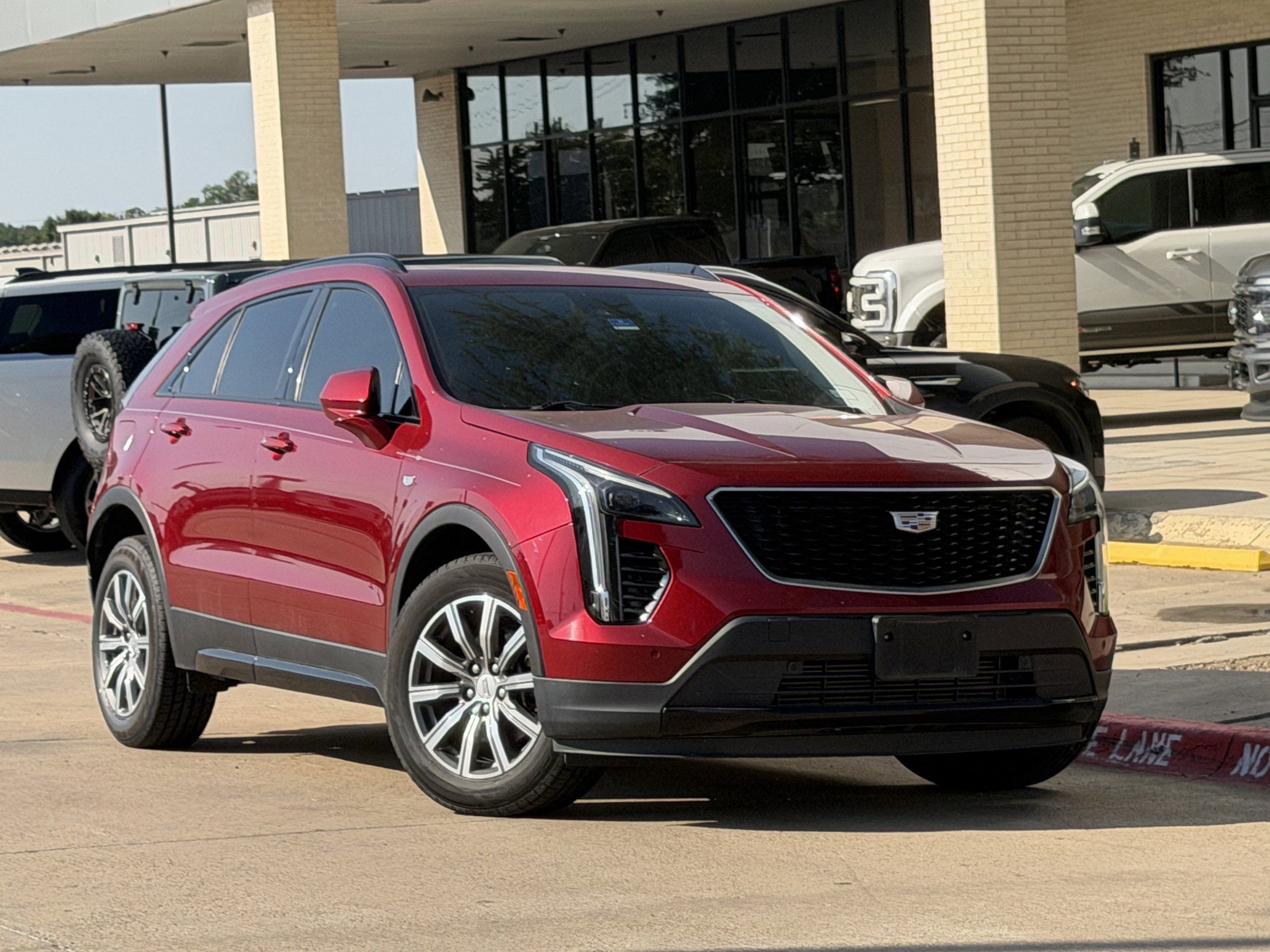 Used 2019 Cadillac XT4 Sport FWD image 2