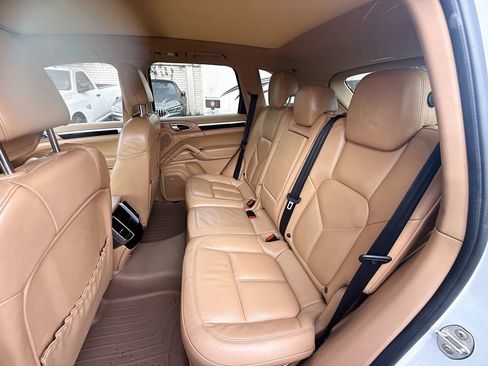 Used 2017 Porsche Cayenne AWD/4WD image 27