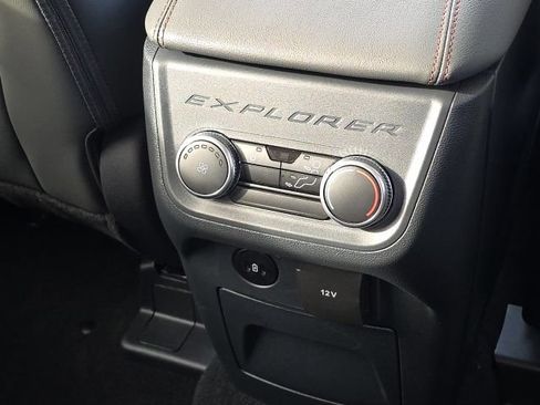 Used 2025 Ford Explorer Active w/ Active Comfort Package RWD image 18