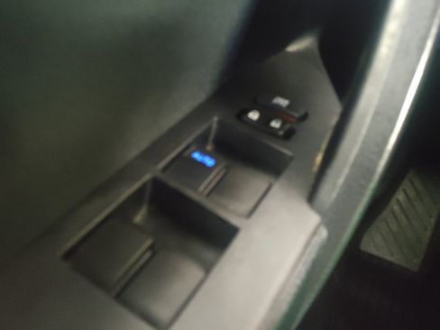 Used 2018 Toyota Corolla LE FWD image 27
