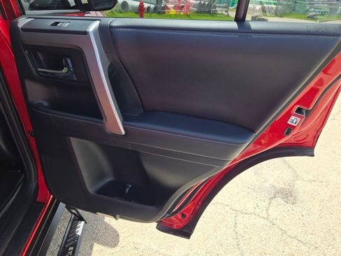 Used 2018 Toyota 4Runner SR5 Premium AWD/4WD image 8