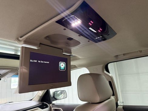 Used 2019 GMC Yukon XL Denali w/ Open Road Package AWD/4WD image 32
