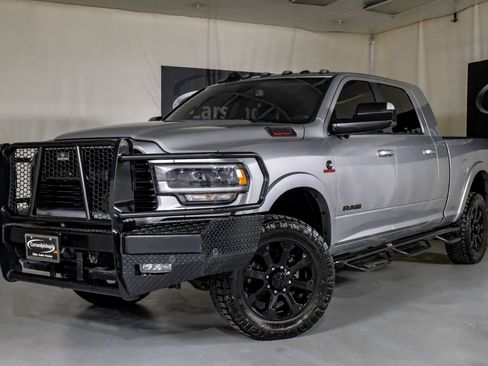 Used 2022 RAM 2500 Laramie w/ Night Edition AWD/4WD image 4