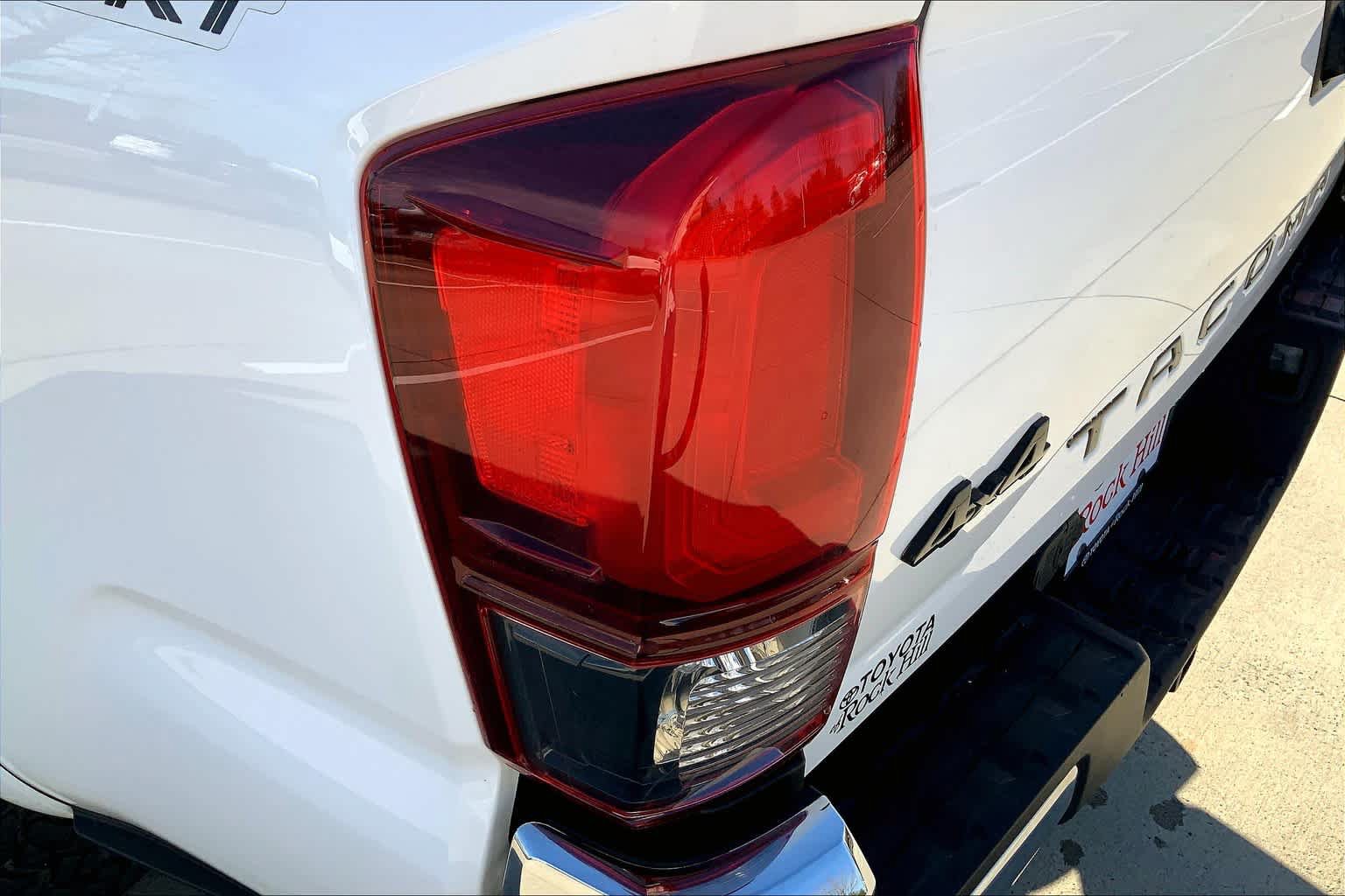 Used 2020 Toyota Tacoma SR5 AWD/4WD image 23