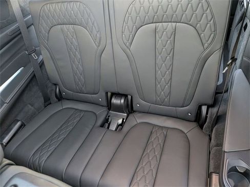 Used 2025 BMW X7 M60i w/ Climate Comfort Package image 30