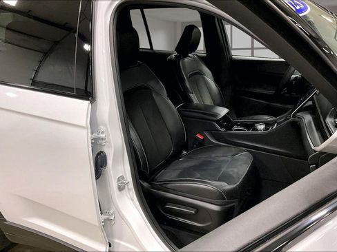 Used 2023 Jeep Grand Cherokee Altitude AWD/4WD image 28
