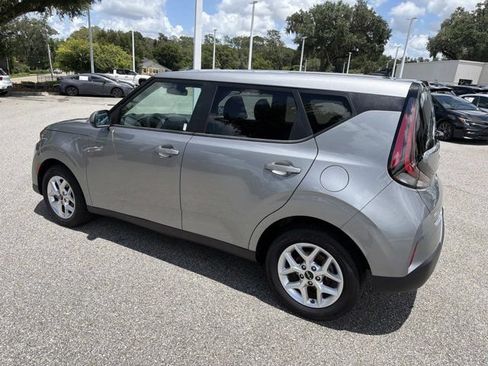 Used 2025 Kia Soul LX w/ LX Technology Package FWD image 4