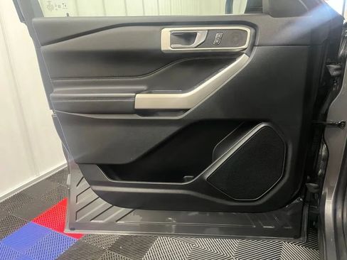Used 2022 Ford Explorer XLT w/ Equipment Group 202A AWD/4WD image 21