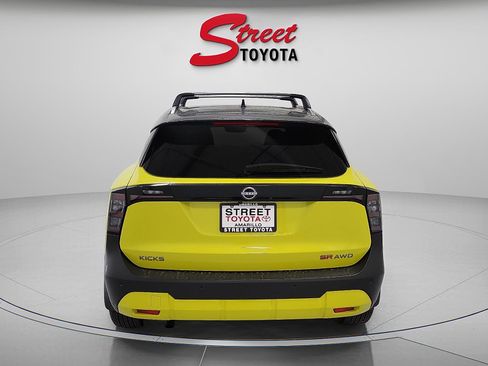 Used 2025 Nissan Kicks SR w/ Illumination Package AWD/4WD image 3