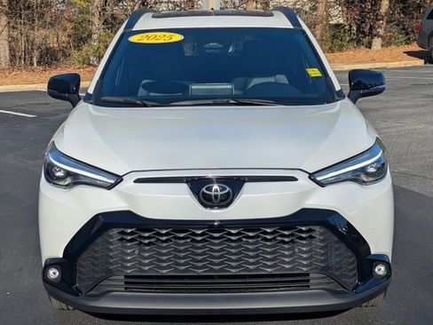 Used 2025 Toyota Corolla Cross XSE w/ Convenience Package image 2