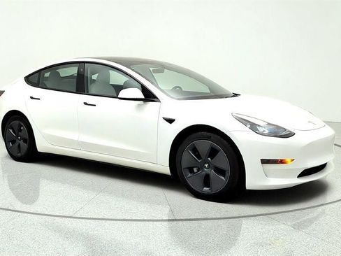 Used 2023 Tesla Model 3 Standard Range RWD image 3
