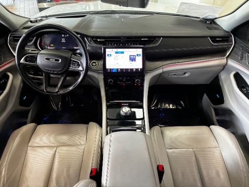 Used 2022 Jeep Grand Cherokee Overland w/ Adv Protech Group III RWD image 3