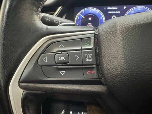 Used 2022 Jeep Grand Cherokee Limited image 16