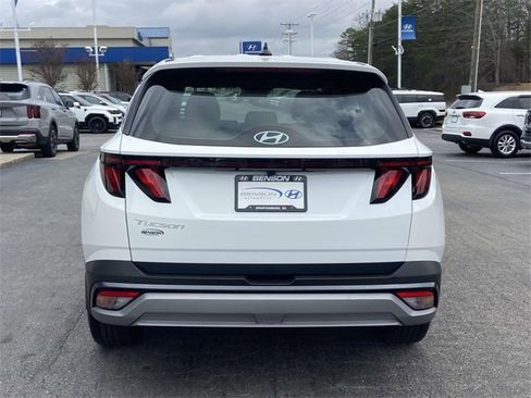 Certified 2025 Hyundai Tucson SE image 4