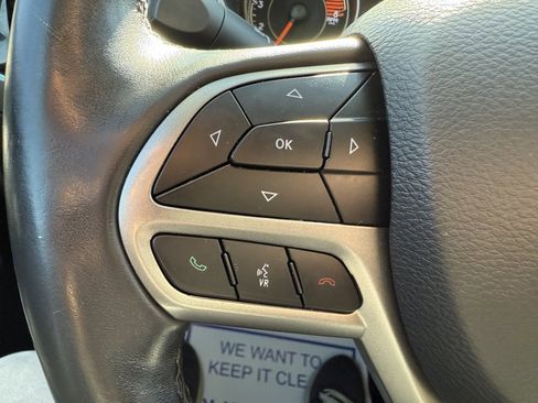 Used 2019 Jeep Cherokee Limited image 16