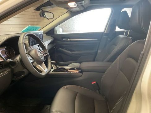 New 2025 Nissan Altima 2.5 SL image 9