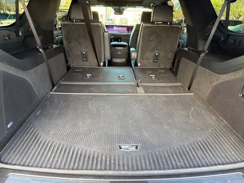 Used 2025 Cadillac Escalade ESV Sport w/ Touring Package image 35