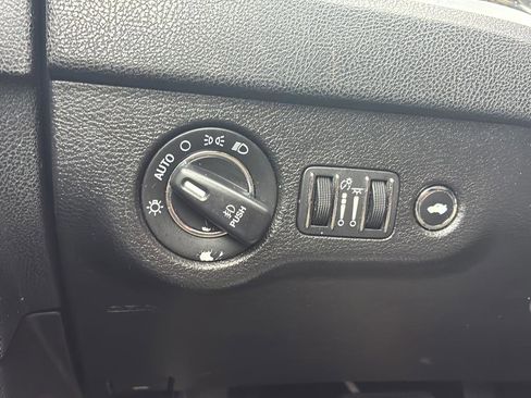 Used 2020 Chrysler 300 Limited image 39