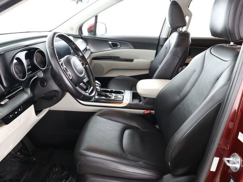 Used 2022 Kia Carnival LX image 20