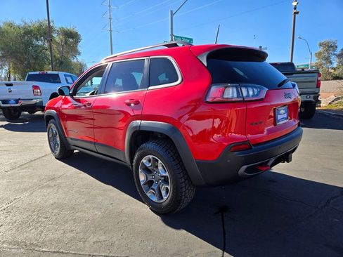 Used 2019 Jeep Cherokee Trailhawk image 4