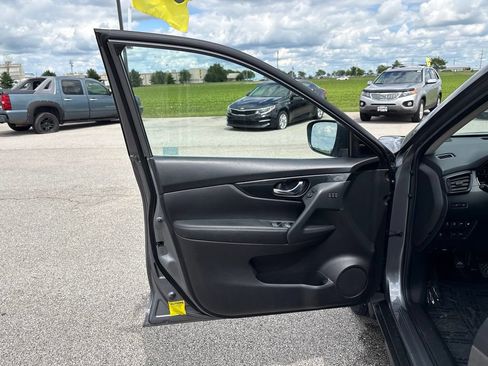 Used 2018 Nissan Rogue SL FWD image 24