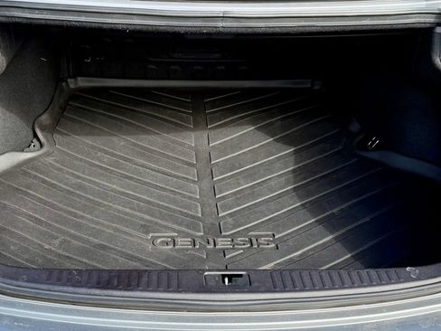 Used 2012 Hyundai Genesis 3.8 w/ Premium Pkg image 7