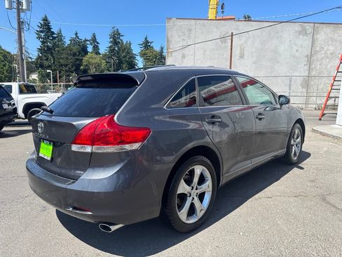 Used 2010 Toyota Venza AWD image 3