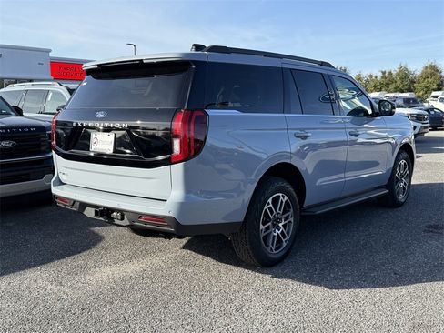 New 2025 Ford Expedition Active image 5
