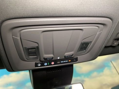 Used 2025 Chevrolet Silverado 2500 LT w/ Convenience Package image 51