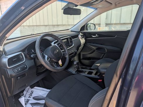 Used 2019 Kia Sorento FWD V6 image 3