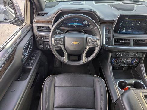 Used 2022 Chevrolet Suburban Premier AWD/4WD image 28