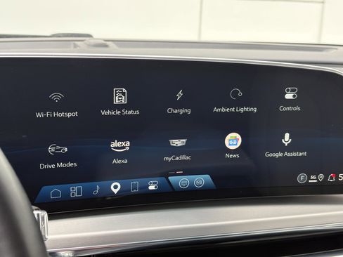Certified 2024 Cadillac Lyriq Luxury AWD/4WD image 23