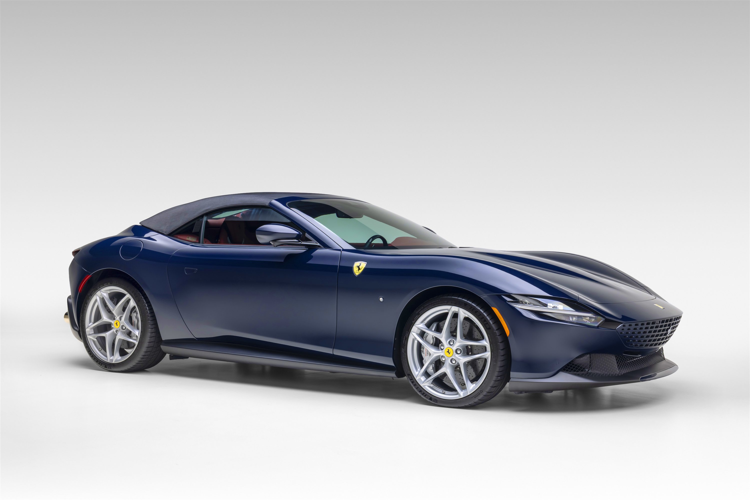 Certified 2024 Ferrari Roma Spider RWD image 13