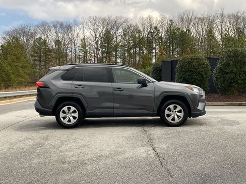 Used 2019 Toyota RAV4 LE image 5