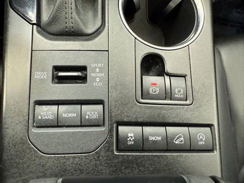 Used 2021 Toyota Highlander XLE image 39