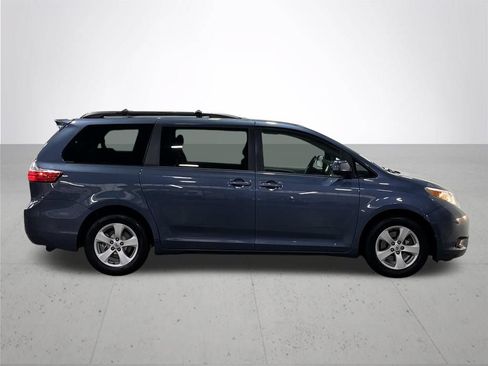 Used 2015 Toyota Sienna LE FWD image 9