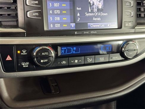 Used 2018 Toyota Highlander XLE image 28