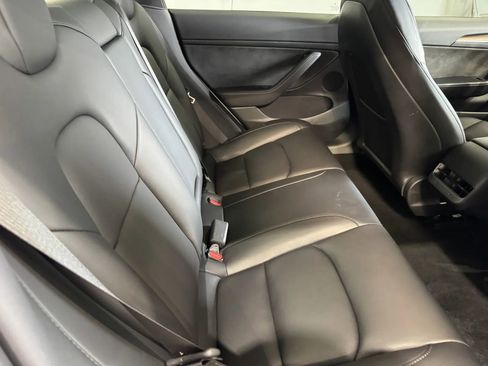 Used 2023 Tesla Model 3 Standard Range image 8