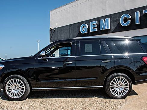 Used 2024 Ford Expedition Platinum image 2