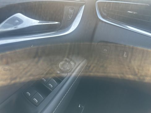 Used 2024 Buick Enclave Essence AWD/4WD image 25